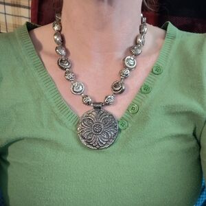 Elegant Silver Floral Pendant Necklace